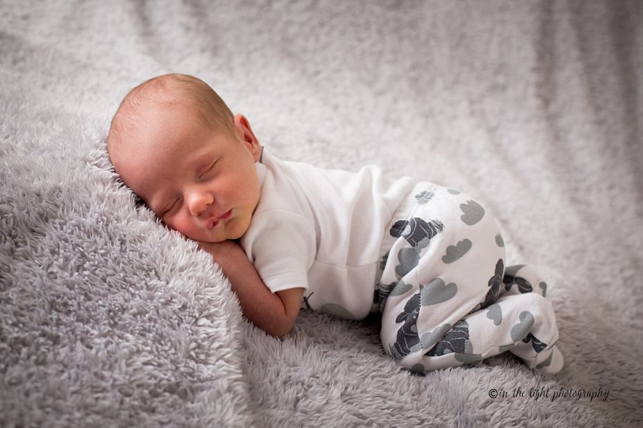 natural newborn baby photographer